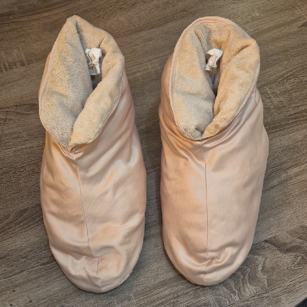 Cozy Cream Women's Slippers